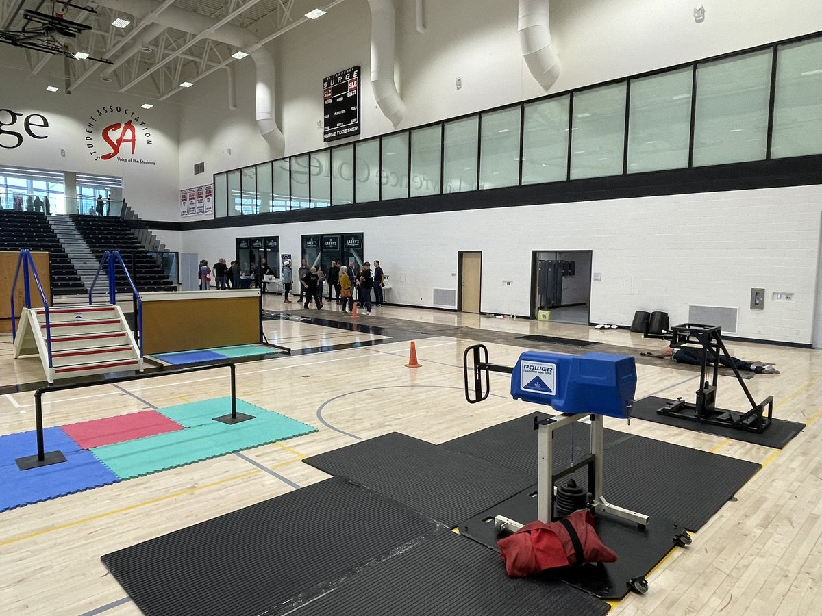 jamiebelec's tweet photo. @whatsinsideslc Kingston campus #OpenHouse displays the #HandsOn learning experiences in #CommunityServices such as the physical #training in #PoliceFoundations or #FieldPlacement in the #BehaviouralPsychology degree program! Love what you learn at #SLC https://t.co/IZPiPsu8NH
