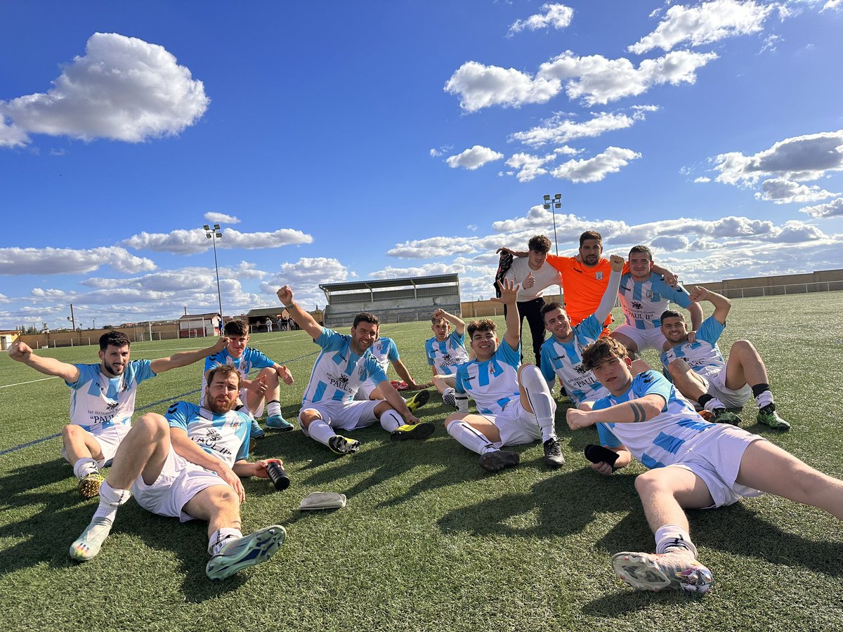 racingbenavente's tweet photo. ⚽ AFICIONADO⚽
@udtoresana 2-3 RCB
4️⃣✅Victoria consecutiva
Partido que nos ponemos 0-3 y la relajación lleva a fallos que meten al rival en el partido.
⚽️⚽️ @gutiii8
⚽️ @terannnn
#juntosnuestrocorazonlatemasfuerte
#orgulloracinguista
#proyecto4.0 https://t.co/zCiKUtjMpn