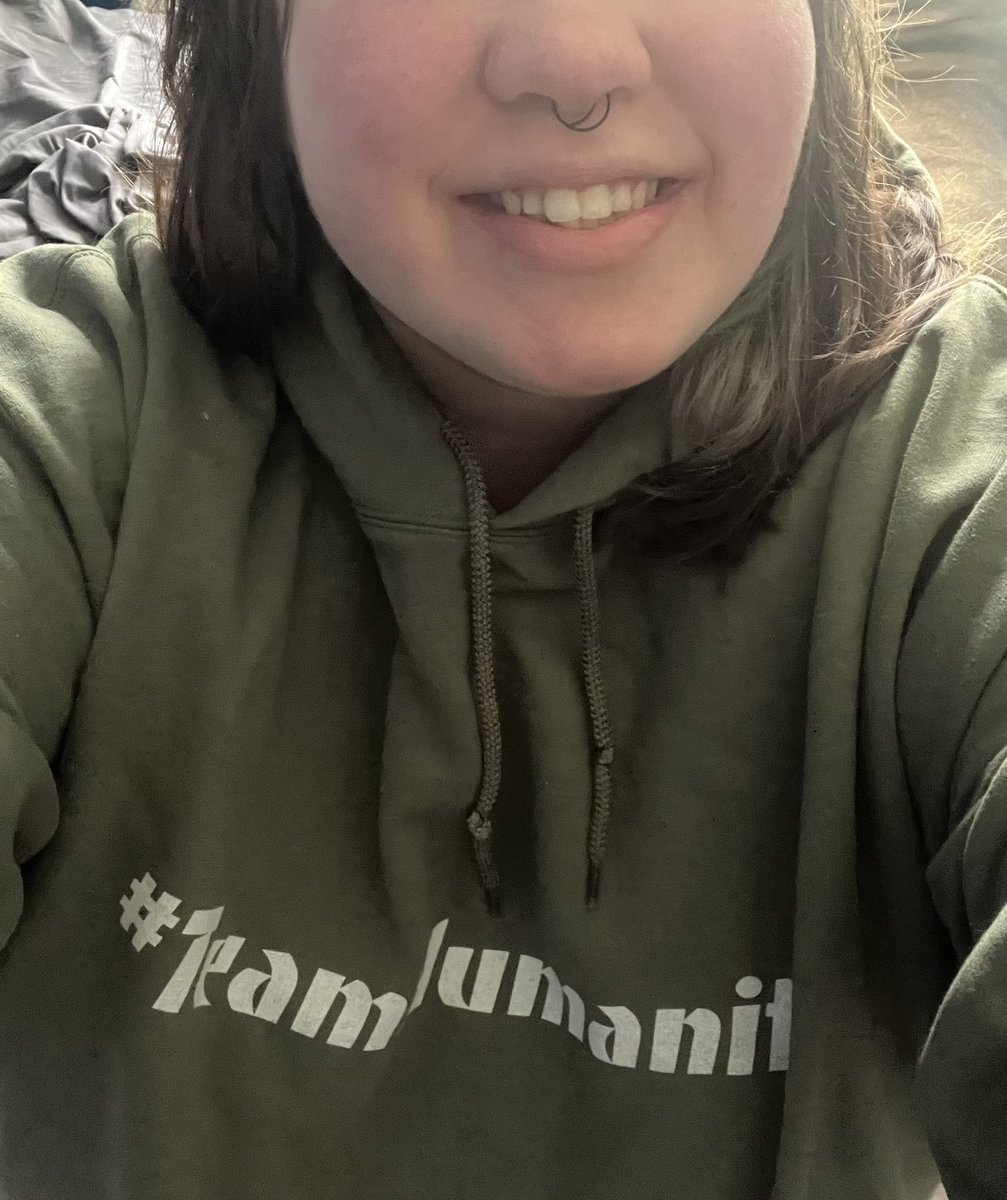 gillianlee_1998's tweet photo. @MrHumanityGives I do happen to be wearing some 😊 https://t.co/F4u1itGoTH