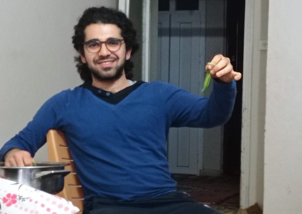 ugr_askr18's tweet photo. 06/02/2023 tarihinde yaşanan depremde Yeni doktor olan abim 
Ve bizi büyütmek için herşeyini veren annemi kaybettim 
Ailemden Bedensel engelli babam 
Ve özel gereksinimli kardeşim kaldı 
@ahbap @OguzhanUgur
#OğuzhanUğur
#HalukLevent #ahbapiyilikgetirir 
Paylaşın sesimizi duyurun https://t.co/BwozpLsipi