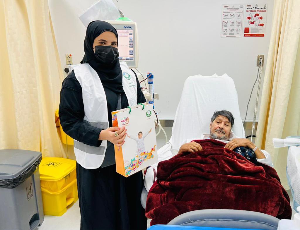 RUH_KSH's tweet photo. جانب من معايدة أمانة منطقة الرياض للمرضى المنومين في #مستشفى_الملك_سلمان. https://t.co/7H9UT5kLnq