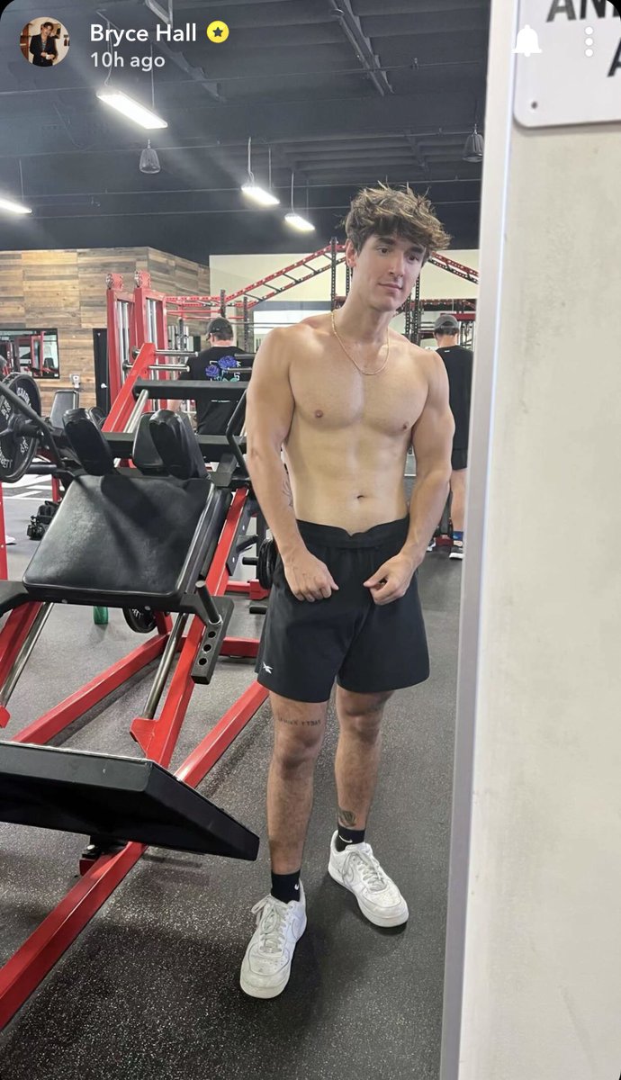 Portal Bryce Hall || Fan Account on Twitter: "👻 | Bryce Hall