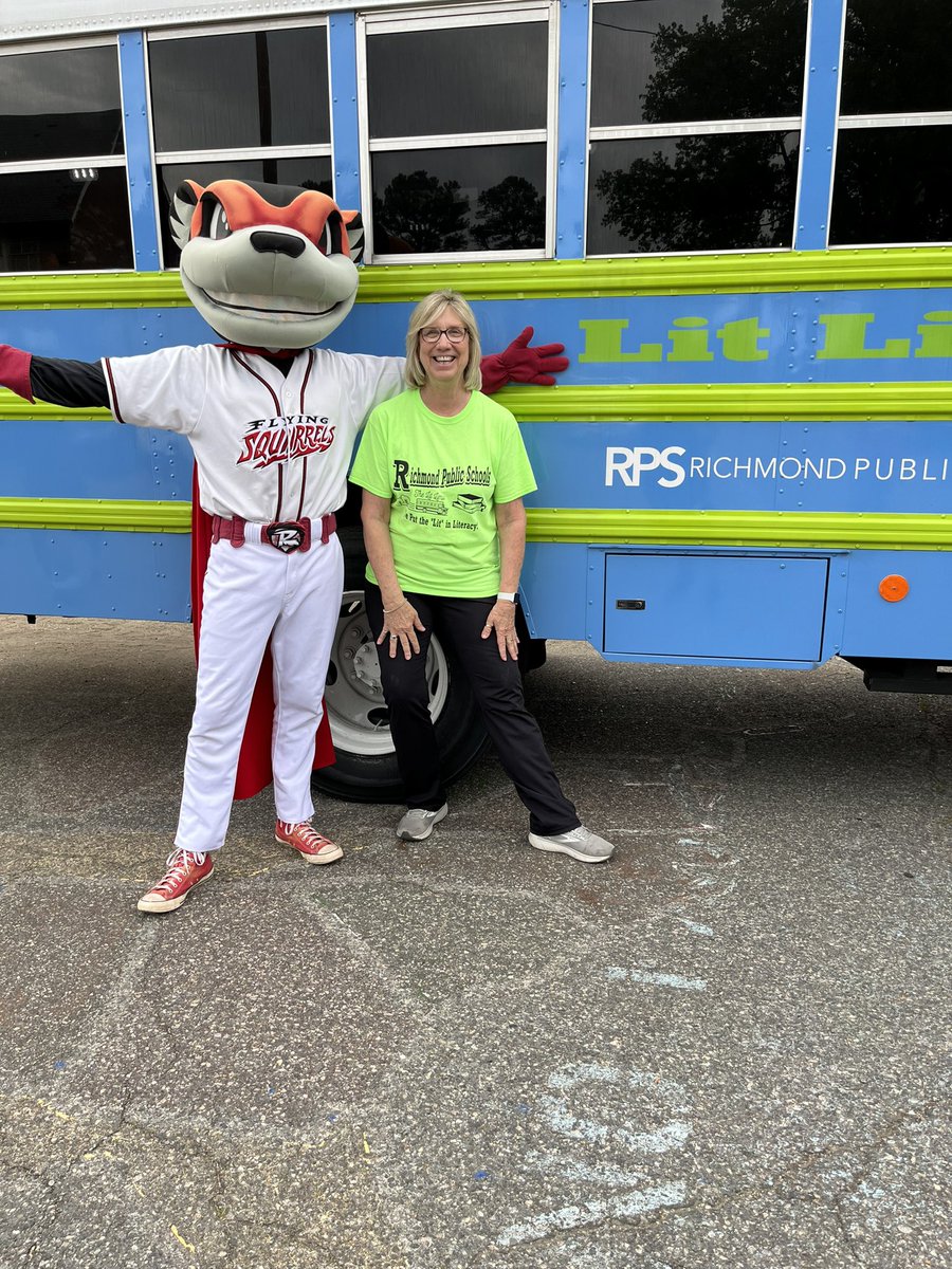 LitLimo's tweet photo. Nutsy is getting some books to read! Even a Flying Squirrel knows that books and reading supply  power!!! @RPS_Schools https://t.co/zx8JDVnpgV
