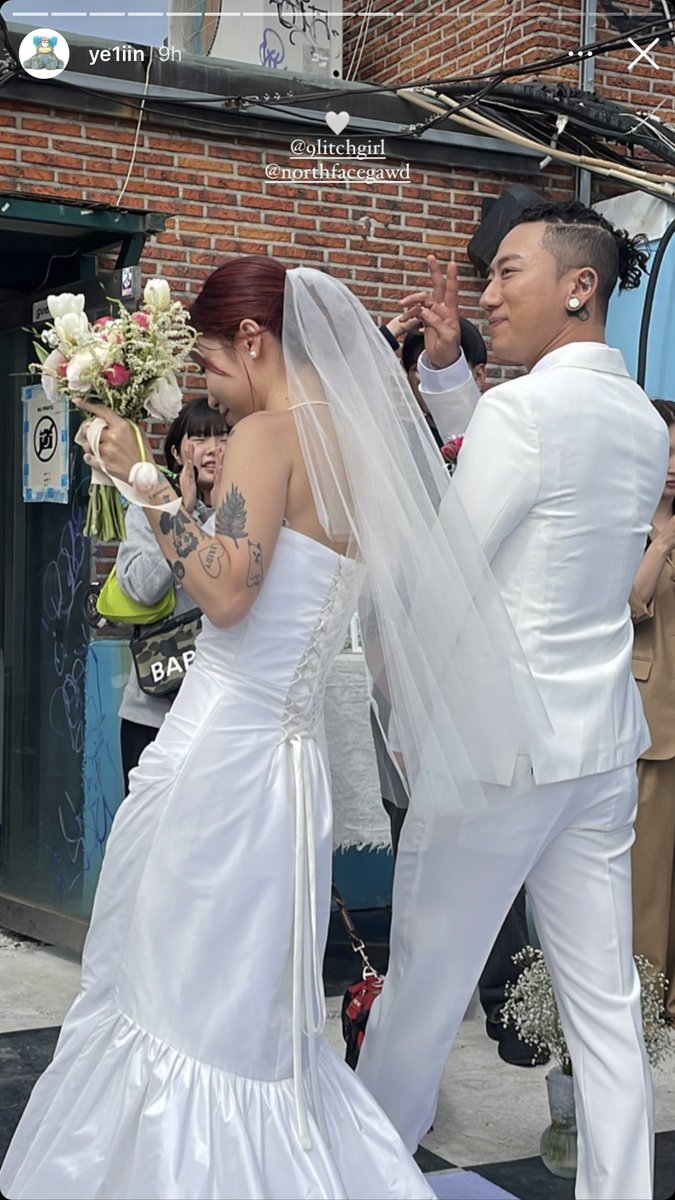 dropthekhhtea's tweet photo. Northfacegawd weds girlfriend of 6 years at MODECi (rooftop club above The Henz Club) today with performances by Zene The Zilla and emcee Yumdda

Back in 2016, Northfacegawd was working part-time in The Henz Club cloakroom when he fell in love at first sight with her, a clubgoer https://t.co/IBqfvZ9nrq