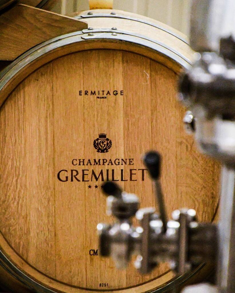 Not only our stainless tanks get empty but also our barrels for the bottling step. Subtil wood taste in our cuvée Evidence for a gastronomic wine.
-⁠
Follow us 👇⁠
@champagnegremillet⁠
@champagnegremillet⁠
-⁠
#champagnegremillet #gremilletsuccess … instagr.am/p/CrWBpuSNrtV/