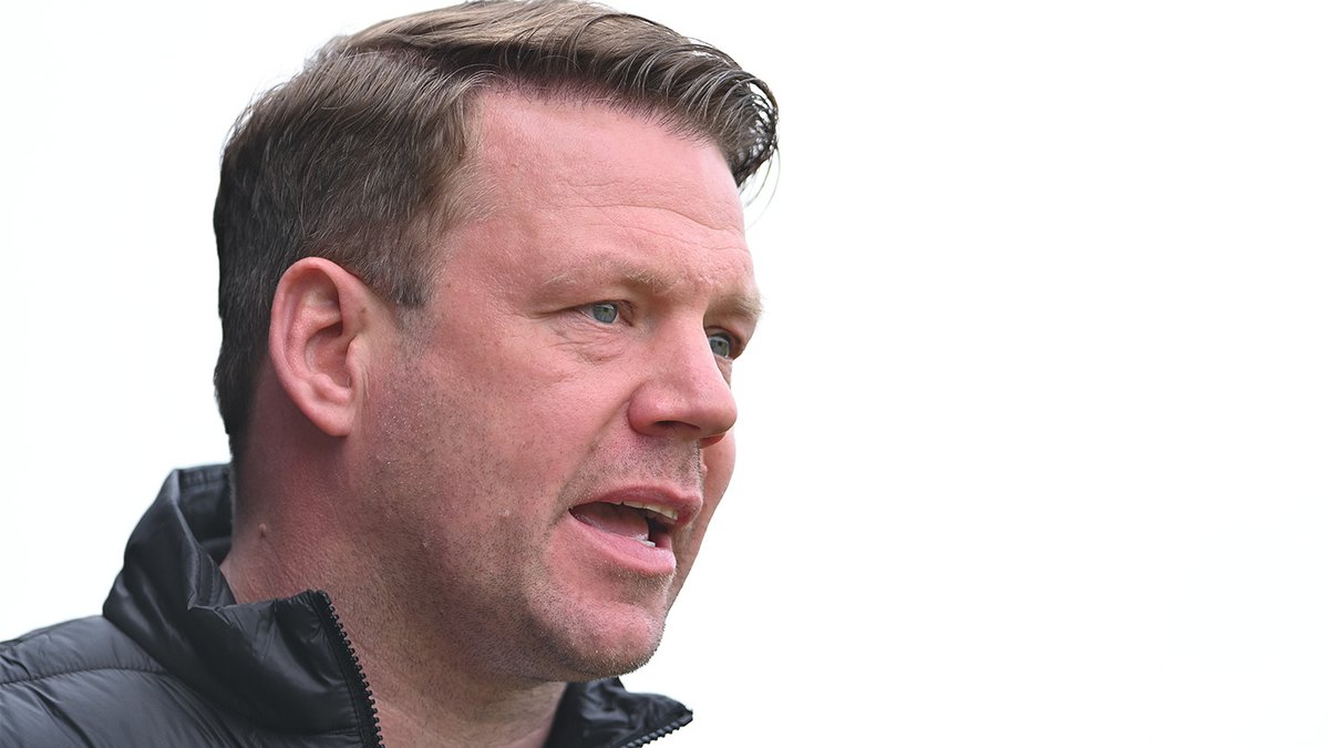Iron_Player_'s tweet photo. 📹 PLAYER: First team manager Jimmy Dean and debutant midfielder Josh Robertson speak after the Iron's home game against Southend United 👉 https://t.co/CUvQWjxPEM

#UTI #IRON https://t.co/XFBNJfCJlb