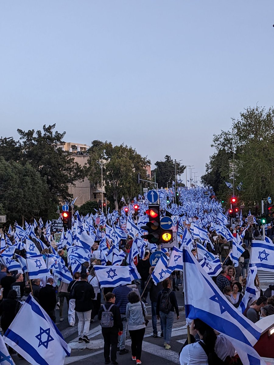 HahnAvihu's tweet photo. חיפה למען הדמוקרטיה💚
צילום מחאת העם חיפה
#דמוקרטיה https://t.co/trYeQdO2b6