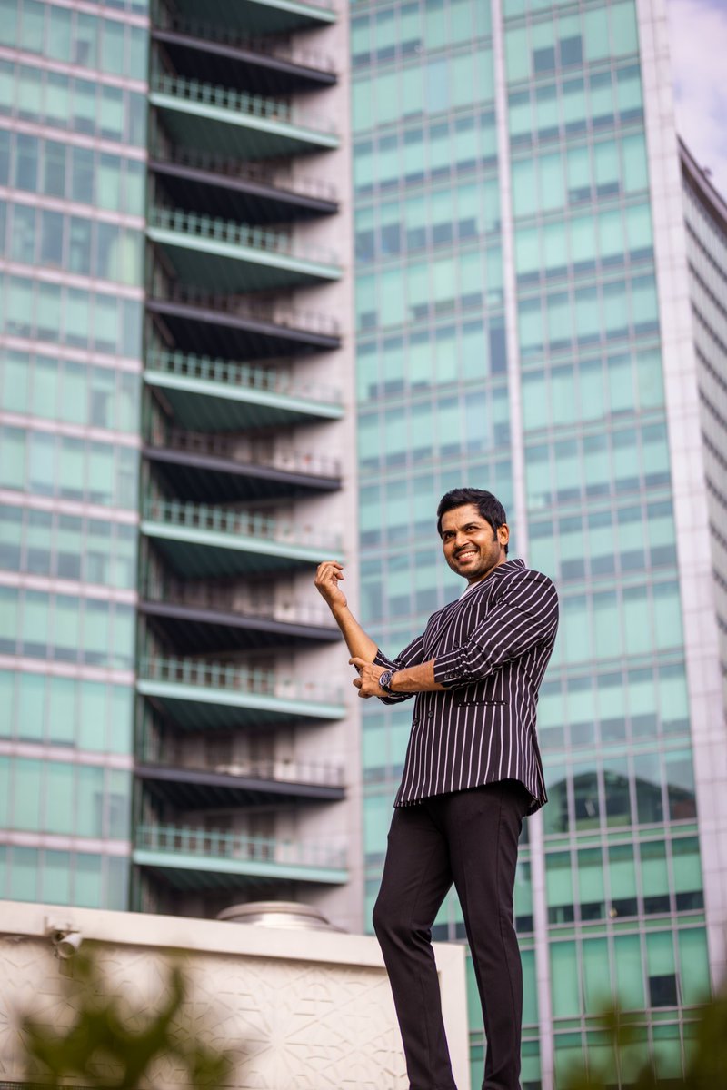 ManoManz2's tweet photo. .@Karthi_Offl stealing the hearts of Bengaluru people with his snazzy look 👌👌 

#PS2 #Karthi #PonniyinSelvan2 #ManiRatnam #CholaTour @LycaProductions @MadrasTalkies_ 

@johnsoncinepro https://t.co/Xvqi1K01Sq