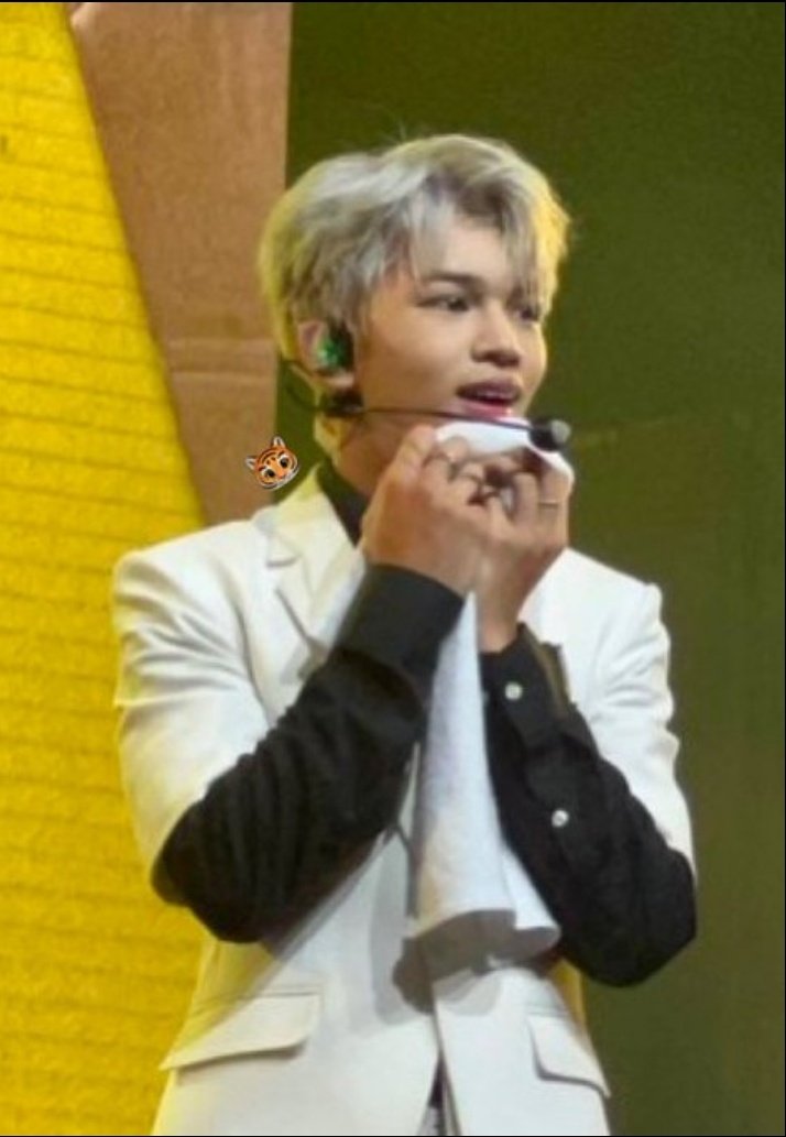 _muelera's tweet photo. Mahal kita at kailan man hinde mag babago yun ingat ka palagi my lovess andito lang ako para supportahan ka palagi ingat din papuntang sokor mamimiss kita/namin iloveyou forever my litol tiger!! #HORI7ON #HORI7ON_JEROMY #ARCHOR https://t.co/2lw7wO5Sl3
