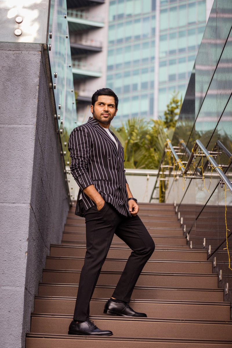 ManoManz2's tweet photo. .@Karthi_Offl stealing the hearts of Bengaluru people with his snazzy look 👌👌 

#PS2 #Karthi #PonniyinSelvan2 #ManiRatnam #CholaTour @LycaProductions @MadrasTalkies_ 

@johnsoncinepro https://t.co/Xvqi1K01Sq