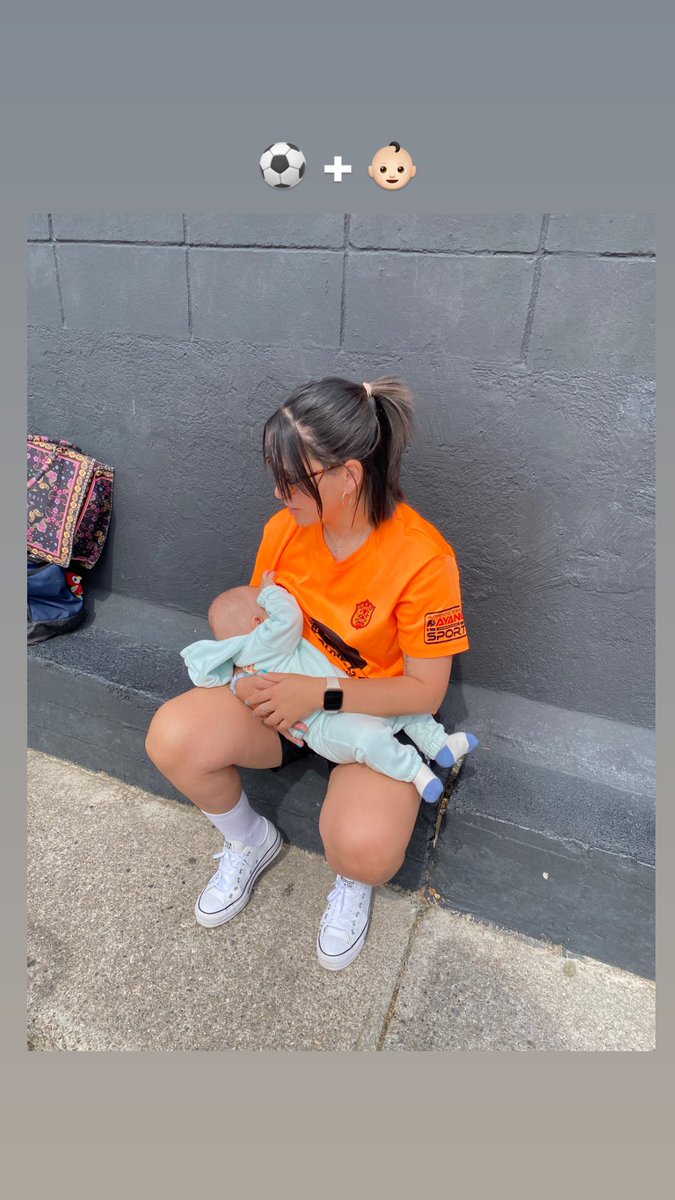 Cosy_11's tweet photo. Conciliando ser mami y jugar a fútbol.
Un sueño hecho realidad 🤩 https://t.co/5SLEhpcSv8