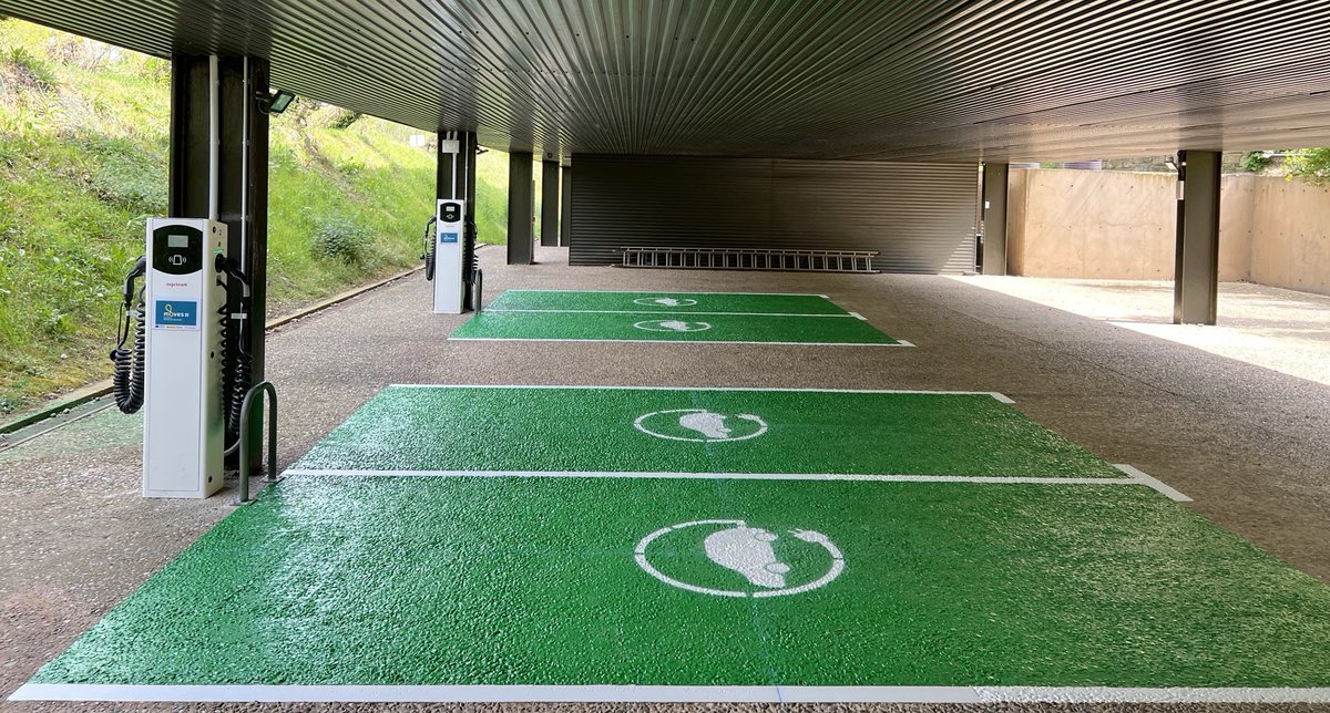 pimer_sl's tweet photo. Hoy os mostramos una nueva instalacion de #puntosderecarga de #vehículoeléctrico, que hemos diseñado, e instalado recientemente. Ubicada en el Centro Tecnológico de La Rioja, en Logroño. Un edificio inteligente y eficiente energéticamente.
@RiojaInnovacion @lariojaorg https://t.co/RZHnfc1s7O