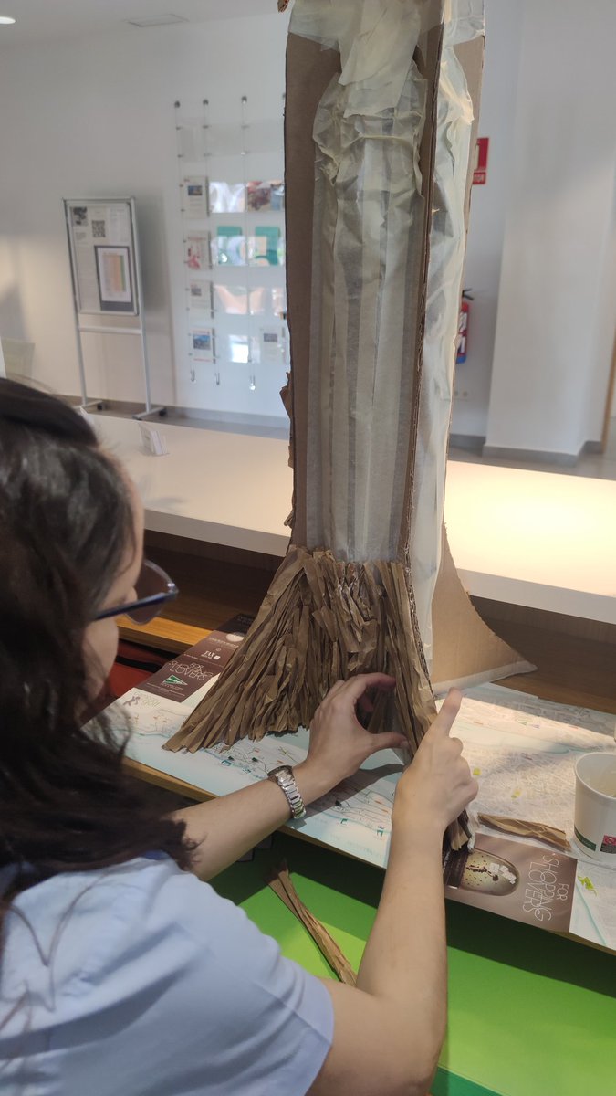 Carola_AGP's tweet photo. @SweetAntares is one of our most creatives TMs🎨Here she is working on the recycled cardboard tree for this #EarthDayWeek . Thank you Juani! We love it! #LosAmigosBeachClub #EarthDay #GoingGreen https://t.co/DRg6nrpdUl