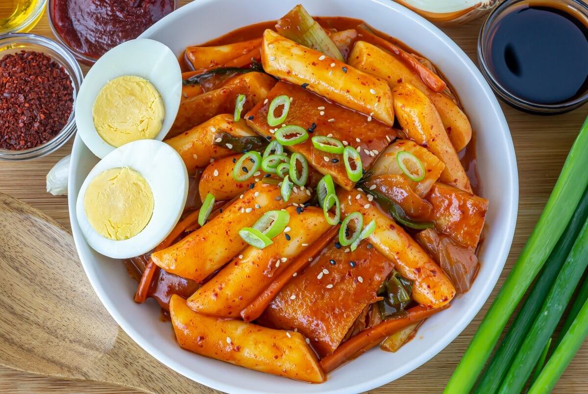 comida_asiatica's tweet photo. Tteokbokki/Topokki – Como Fazer Essa Comida Coreana? https://t.co/Vjmga4aZhl via @comida_asiatica #tteokbokki #topokki https://t.co/IJtB7fXx7W