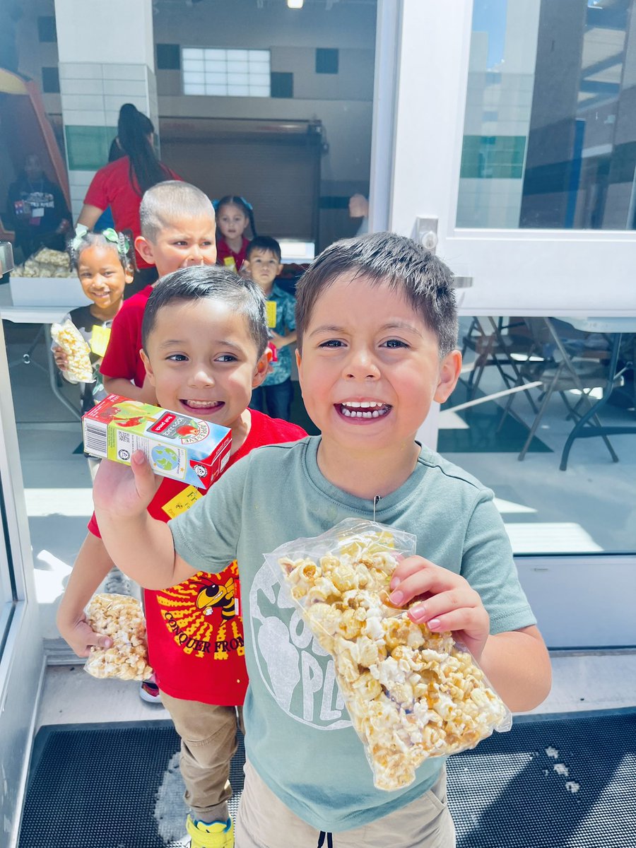 AGuerrero_HHES's tweet photo. Yesterday at the Hive: Jump Palooza! 
Their happiness means the world! 🌎🐝 #OnlyAtTheHive #TeamSISD https://t.co/Ohm1fDTqVd