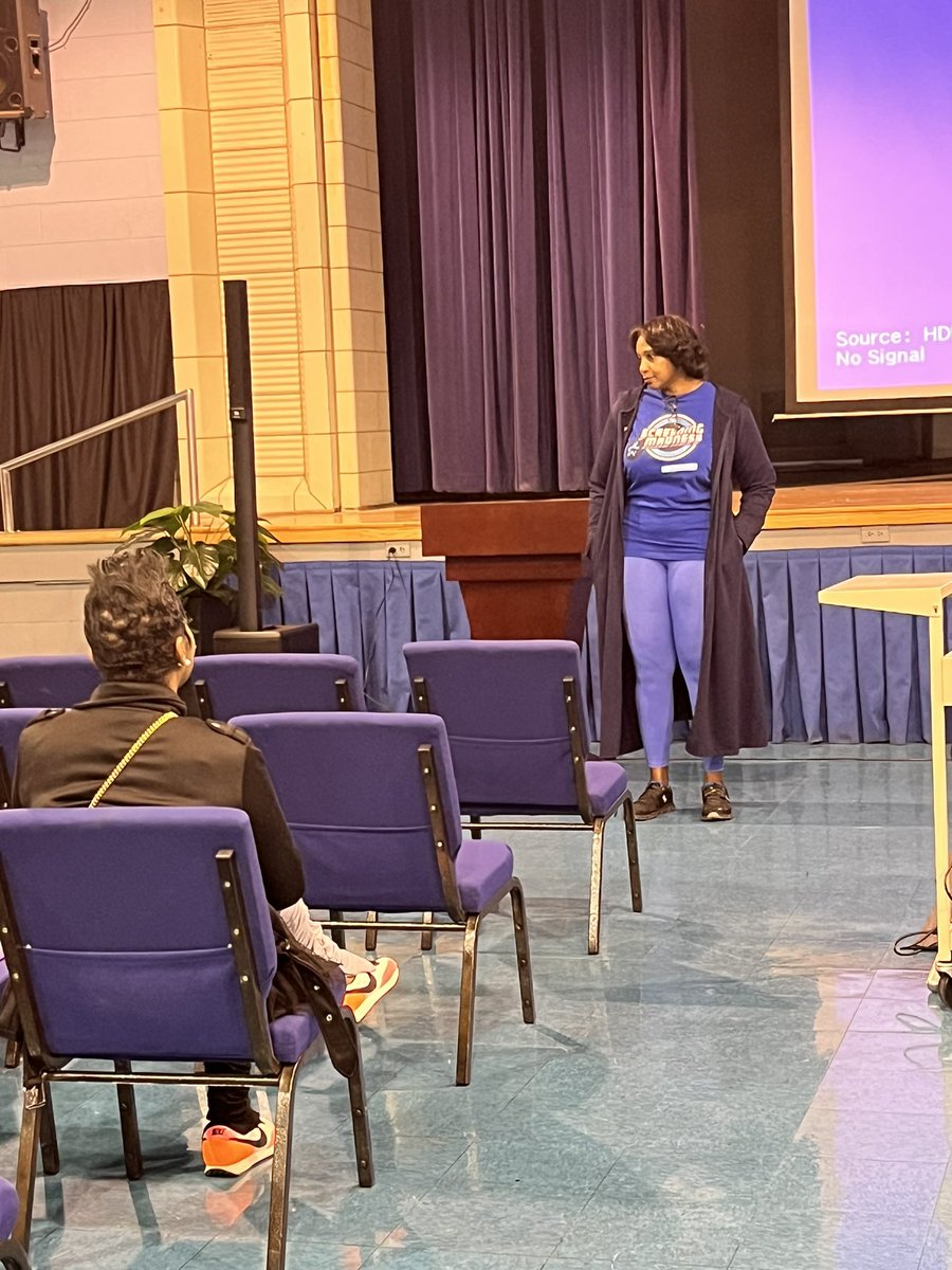 TarnekaManning's tweet photo. @LurieCancer in Bronzeville with our Fitness &amp; Facts series. Today’s guest were NU Genetics and @colon_survivor #familyHistory https://t.co/Ux27Si0FNU