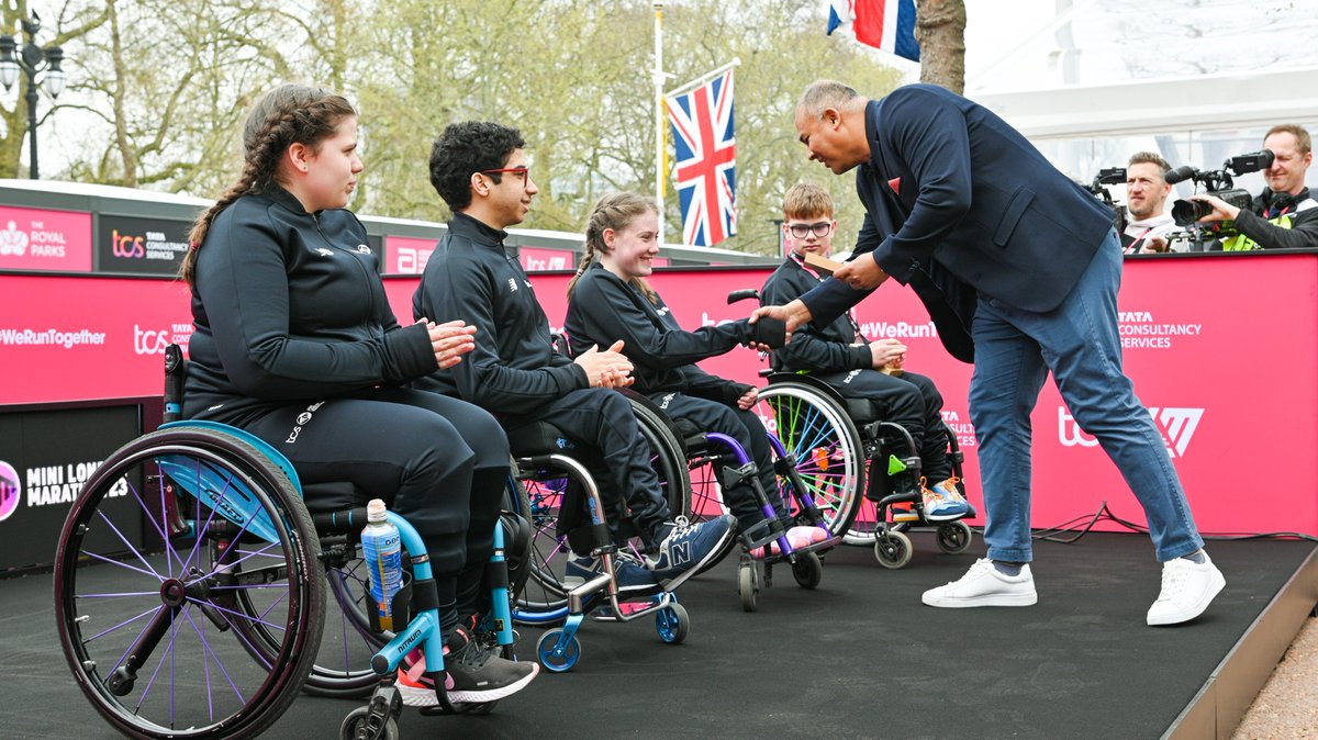 TCS_UKI's tweet photo. Amit Kapur, Ashish Babu and Abhinav Kumar crown the winners of the TCS Mini @LondonMarathon following their brilliant races. Congratulations to all, and to the champions taking bragging rights back to school on Monday: https://t.co/dX3RBsPlSU

#LondonMarathon #BeliefRunsLondon https://t.co/qPs0nc5vi8