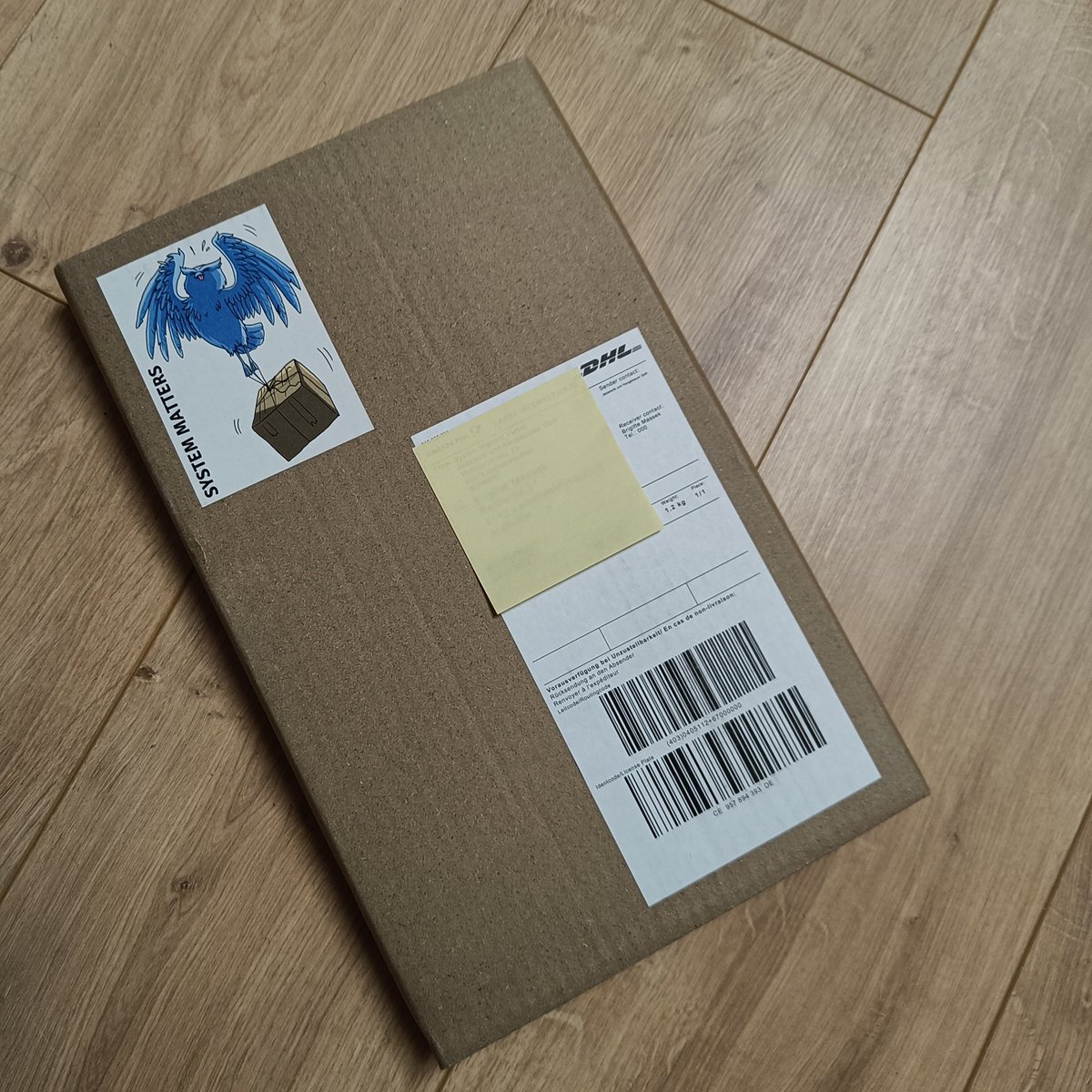 Die Eule ist doch etwas schneller geflogen als die Post geglaubt hat und hat heute was vor der Haustür abgeworfen.
Sieht so aus als müsste ich doch Mal ein Review/ Unboxing versuchen.
Was meint ihr?
<a href="/SystemMatters/">System Matters</a> #pnpde #agon #rollenspiel