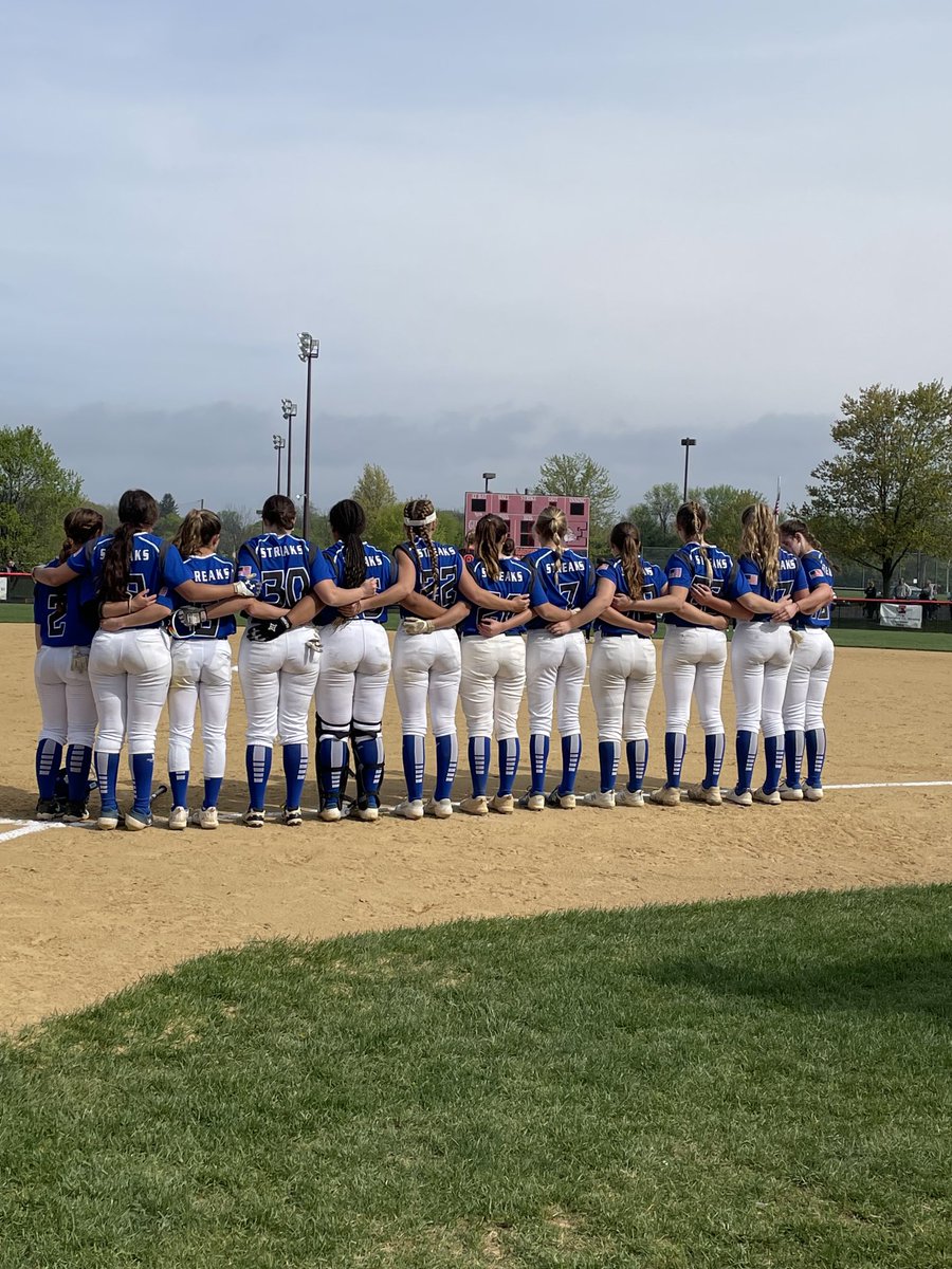 Hard fought varsity game against Easton.  Lost 5-4 in extra innings but an amazingly played game.  Carly Suyker hit her 1st varsity homer and Macy Pagano went 2-3 a home run and 2 RBIs.  Great job girls!  💙⚡️🥎