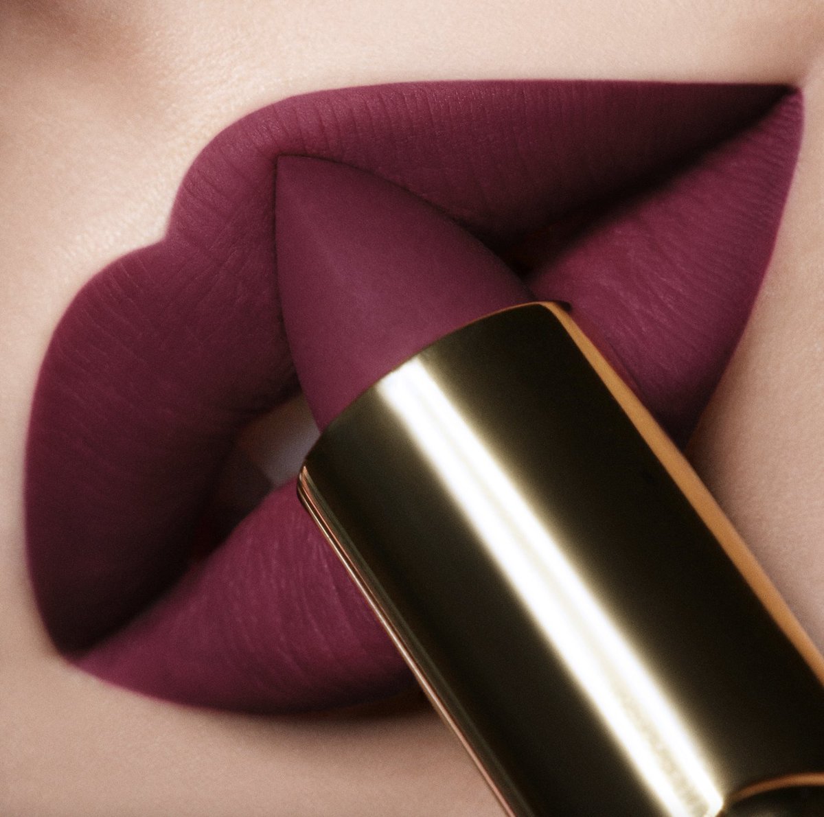 patmcgrathreal's tweet photo. EROTIC EXOTICISM ⚡️⚡️⚡️ Be the RAREST BLOOM in the most provocative plum berry shade of #MatteTrance - ‘DEEP ORCHID’ ⚡️⚡️⚡️SHOP NOW at https://t.co/YbyGE7Ocgf
MAJOR MOUTH by @claremacmua https://t.co/W2onJbmMhp