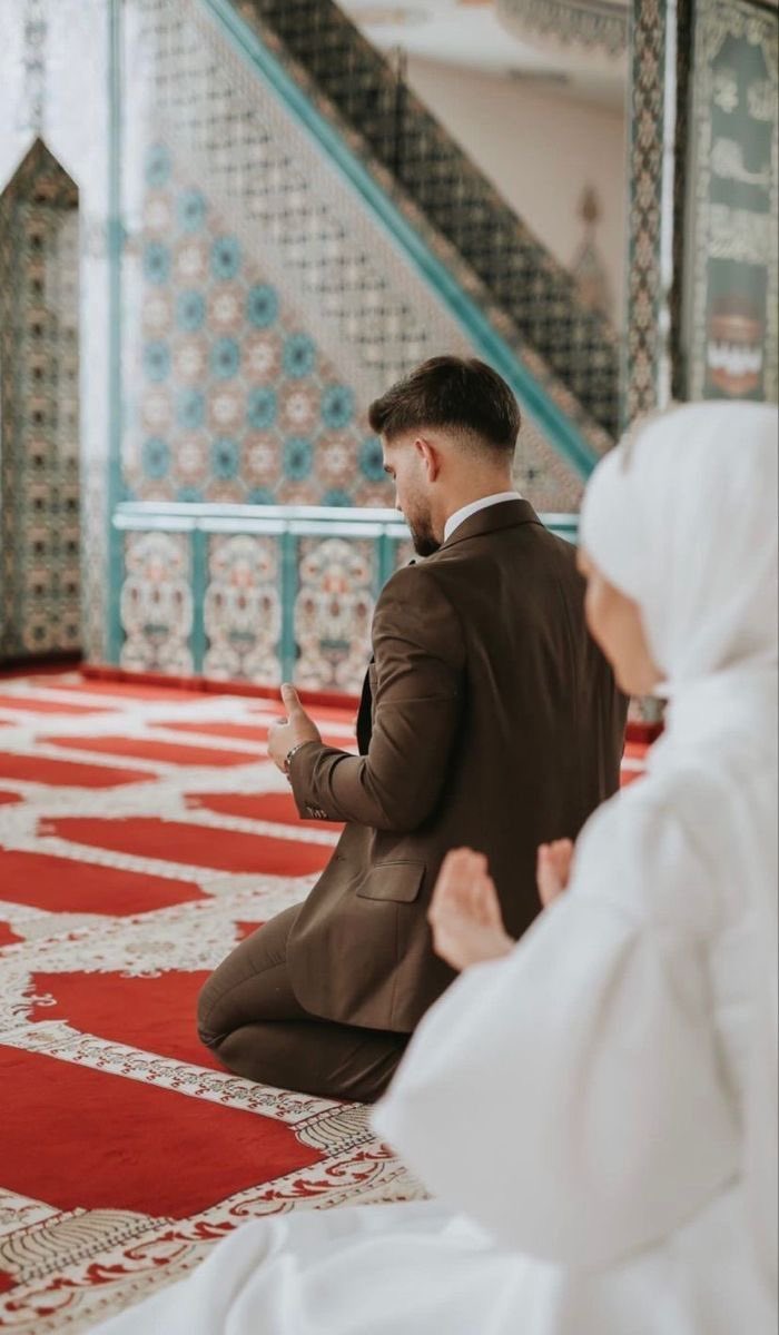 "Ve kalpleri birbirine ısındıran yalnızca Allah’tır."

Enfal/ 63