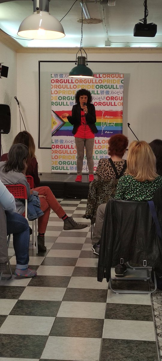 piliparra12's tweet photo. Al #lesfestival Santako al local @Entenem_SCLGTBI
Amb @viddapriego @OlzaOlzeta 🥰 https://t.co/y50W2feL2k