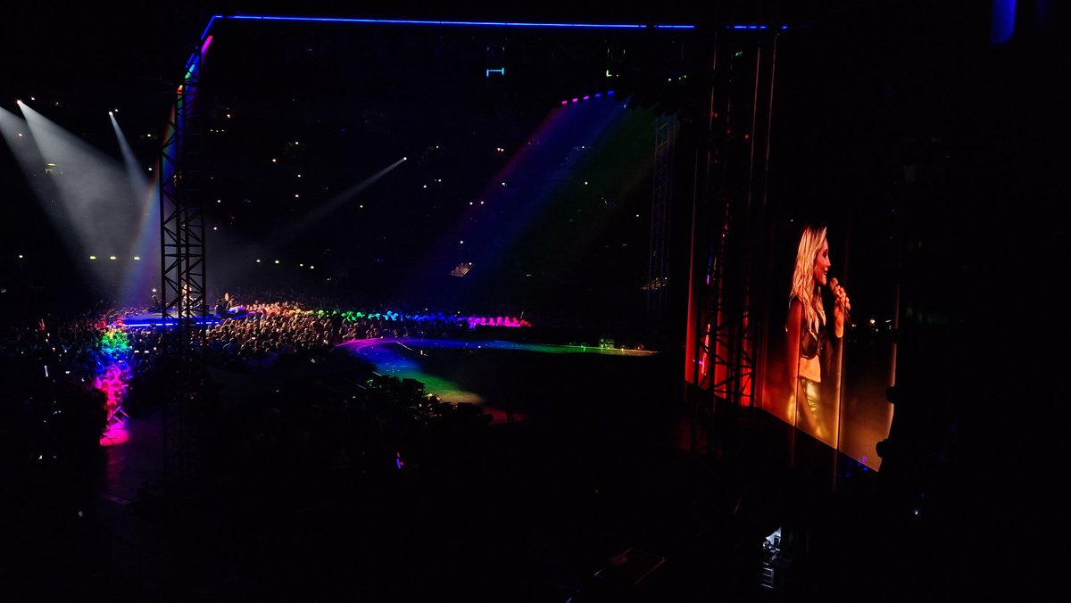 VkKoziol's tweet photo. 🌈♥️
#helenefischer #rauschlive https://t.co/oboDJuZj7J