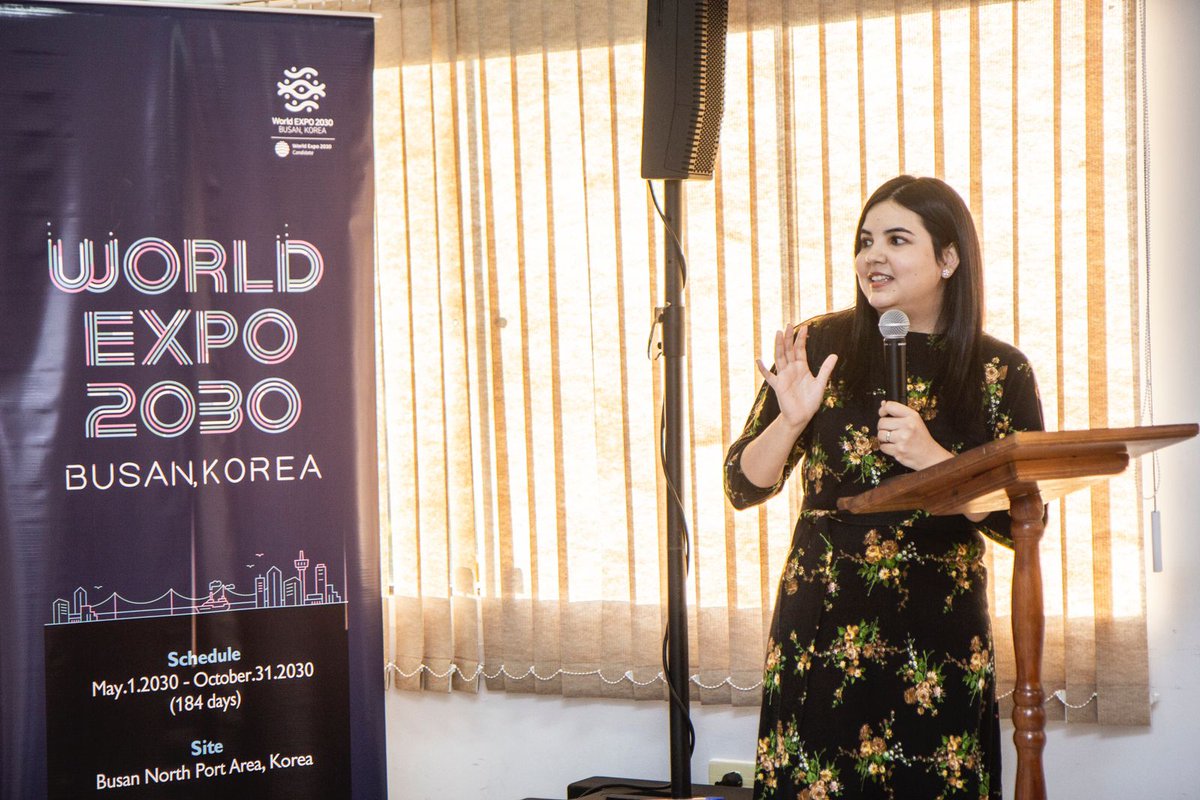 acdiplomaticapy's tweet photo. La periodista cultural Jazmín Gómez, en el marco de su presentación, relató tres aspectos de su experiencia en Corea: gastronomía, urbanismo y literatura. https://t.co/1470DoAVW6