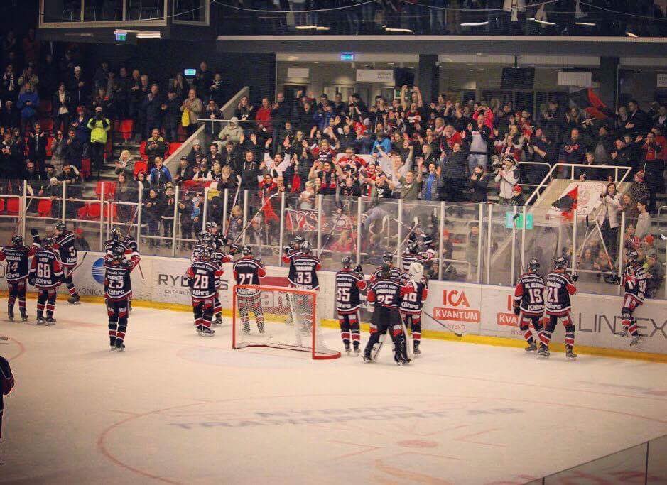 JesperBargard's tweet photo. Grattis Nybban till Allsvenskan, det är ni värda ❤️🖤 @GifsNybro https://t.co/28EmVHO3UU