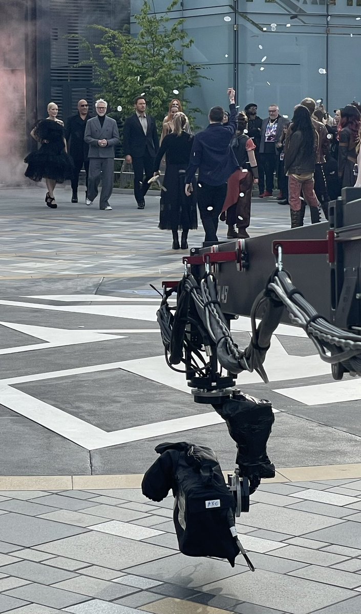 OlivierPajot3's tweet photo. Les équipes techniques du millenium 4 d’@ampvisualtv sont actuellement en direct sur 36 réseaux sociaux d’Europe, Moyen-Orient et Afrique du Sud de Disneyland Paris, mouliné par les équipes techniques de @LetseeDigital pour l’avant première mondiale des Gardiens de la Galaxie 3 https://t.co/0K8XgQ0Zti