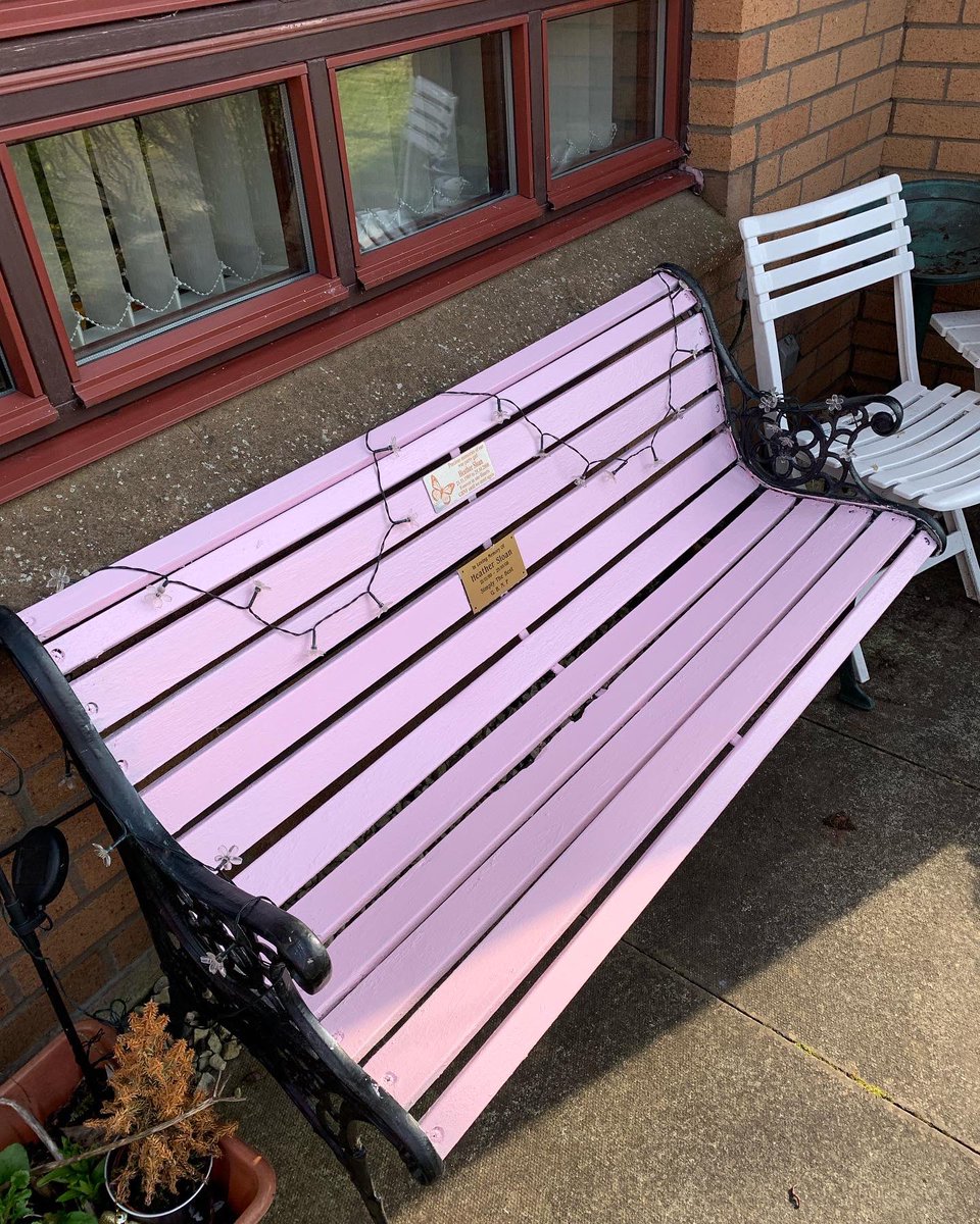 heatsloan's tweet photo. My daughter @x_SHIZZ_x done a grand job of renovating her sister Heather’s memorial bench. #beforeandafter #RIPHeather #memorial https://t.co/OrNDKb8QwG
