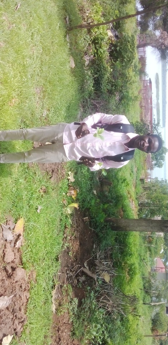 MataraGodwin's tweet photo. Environmental Conservation Club UCC Pakwach in action. Theme: conserve for generation https://t.co/YsSUMO4lFD