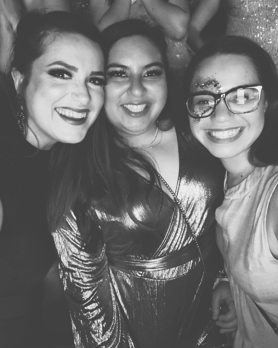 Caffrican's tweet photo. Are you ready for it? 🎶🖤🐍 @taylorswift13 #TheErasTour #TheErasTourHouston #LetTheGamesBegin #123LetsGoBitch https://t.co/JJQXbEoWJv