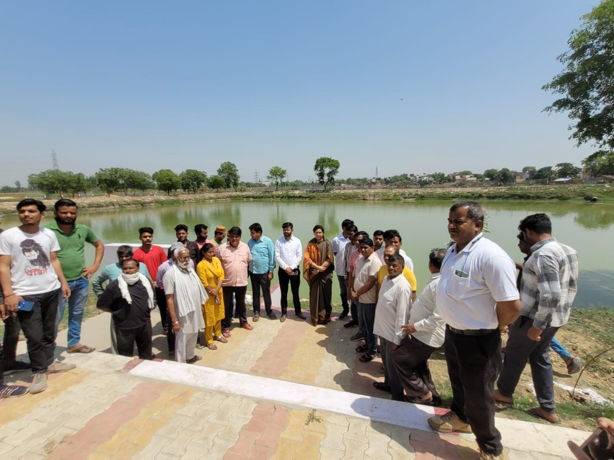 आज विश्व पृथ्वी दिवस में सेल्फी विद अमृत सरोवर कार्यक्रम में आज माननीय ब्लॉक प्रमुख की उपस्थिति में अमृत सरोवर में  कार्यक्रम का आयोजन हुआ।
#SelfieWithAmritSarovar 
<a href="/CDO_HAPUR/">CDO HAPUR</a> <a href="/DmHapur/">DM Hapur</a> @PrernaSinghIAS <a href="/MoRD_GoI/">Ministry of Rural Development, Government of India</a> <a href="/kpmaurya1/">Keshav Prasad Maurya</a>