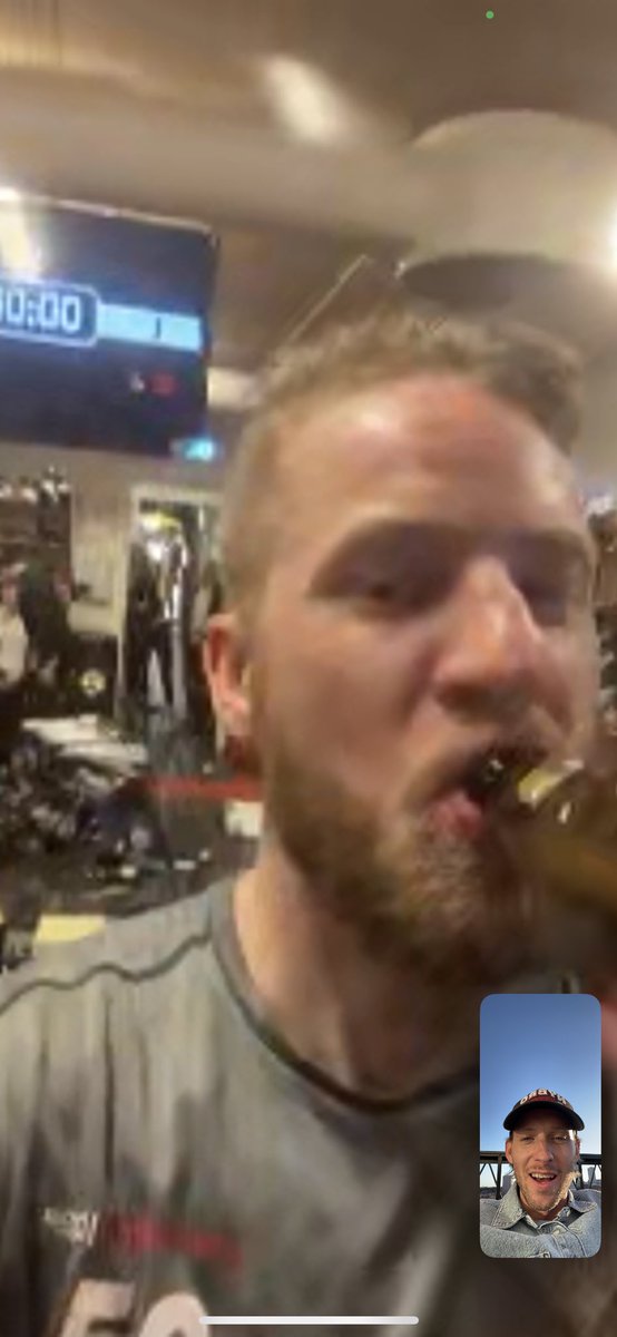 En av de allra största hjältarna. Som ofta fått utstå kritik men som alltid har kämpat på i de tysta. 11 säsonger i Nybban. Värmlands finest. Min kapten! Njut nu bästa <a href="/ErikLindstrom91/">Erik Lindström</a> ❤️🖤