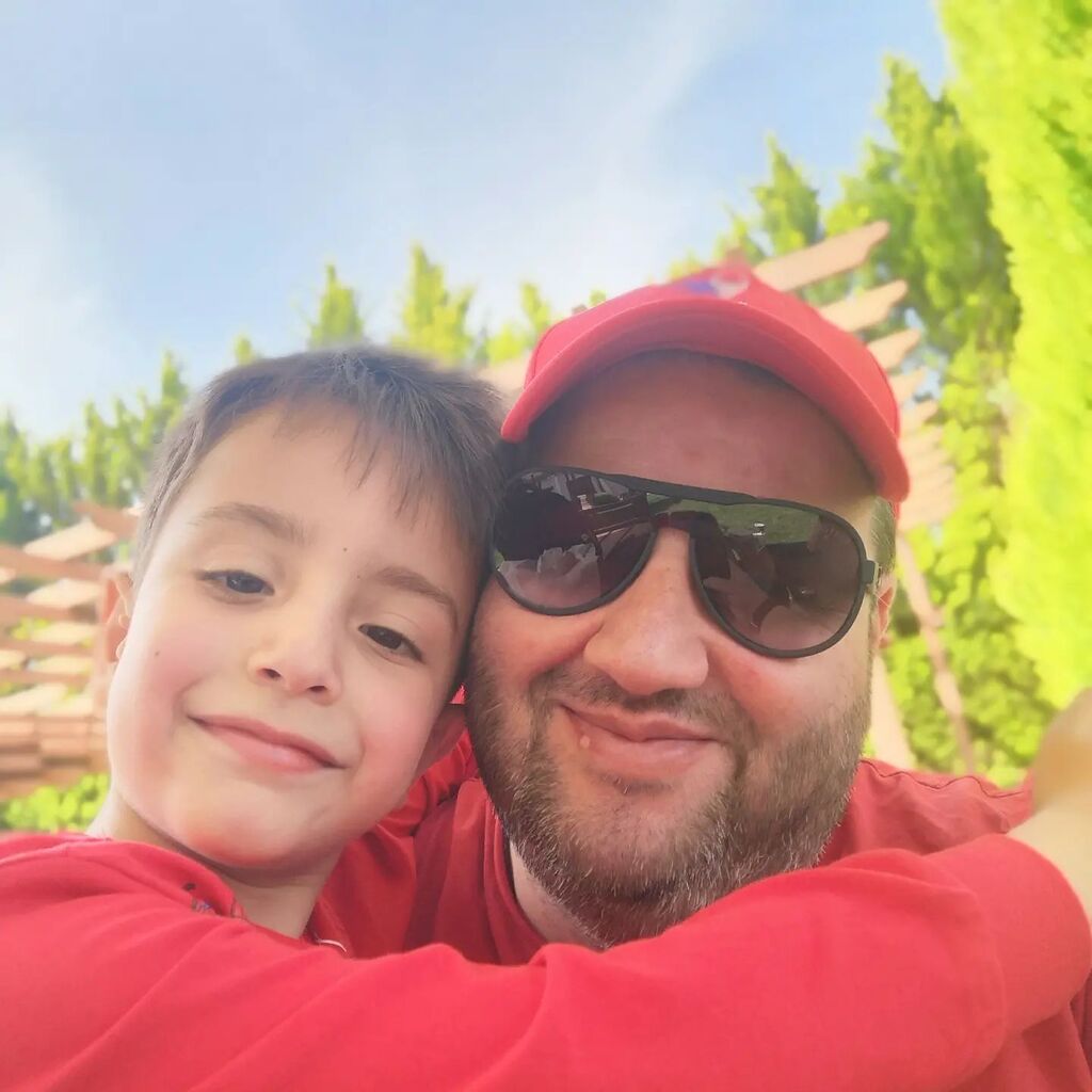 SooooN's tweet photo. Men in red ❤️❤️
My lovely nephew Aous https://t.co/eS6AgJPBKc