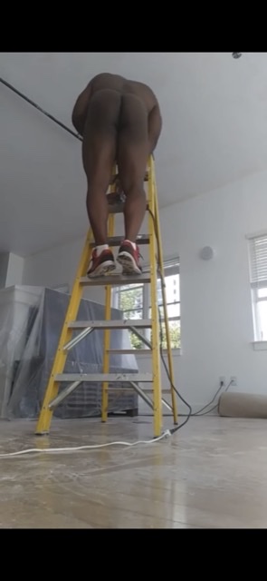 working naked.....the naked painter https://t.co/bczxpTKixm