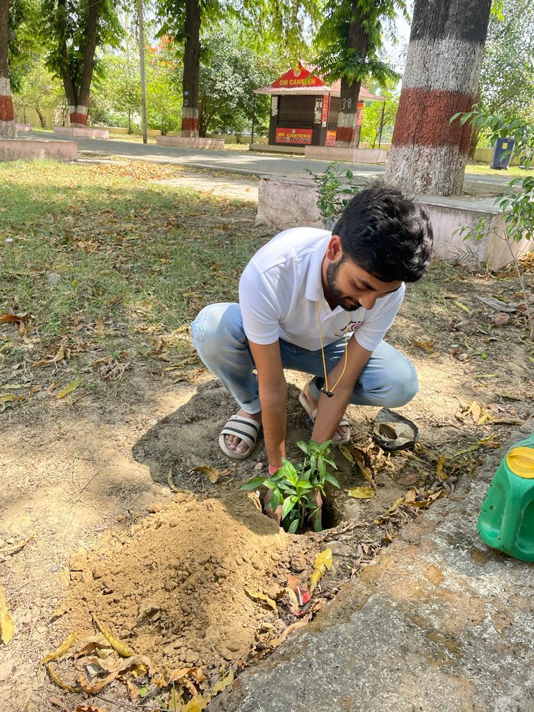 unique_ved's tweet photo. Tree plantation work done by the members of @sudikshafounda1 on the occasion of World Earth Day inside the University's old campus.
Earth is our common mother so it is our duty to protect it. @dswlkouniv @lkouniv @profalokkumar @Lucknownaama 
#WorldEarthDay2023 #SaveEarth https://t.co/Aqtn5yr8bn
