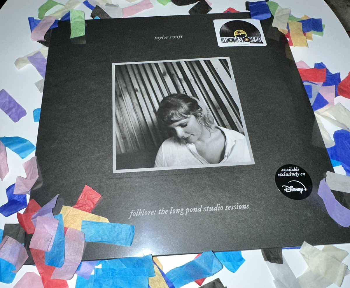 SomeD1ckH3adGuy's tweet photo. ‼️GIVEAWAY‼️

folklore: the long pond studio sessions RSD23 Vinyl!!! 🧚🏻‍♀️

✨to enter✨
•retweet this tweet
•follow me 
•reply with your favorite song from folklore!!! (and why, if you feel like it 😌)

🩶(open internationally!! winner will be randomly chosen on 05/06!)🩶 https://t.co/dthutKnFom