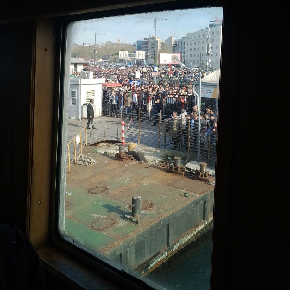 Kavimler göçü 🫣 

#eminönü