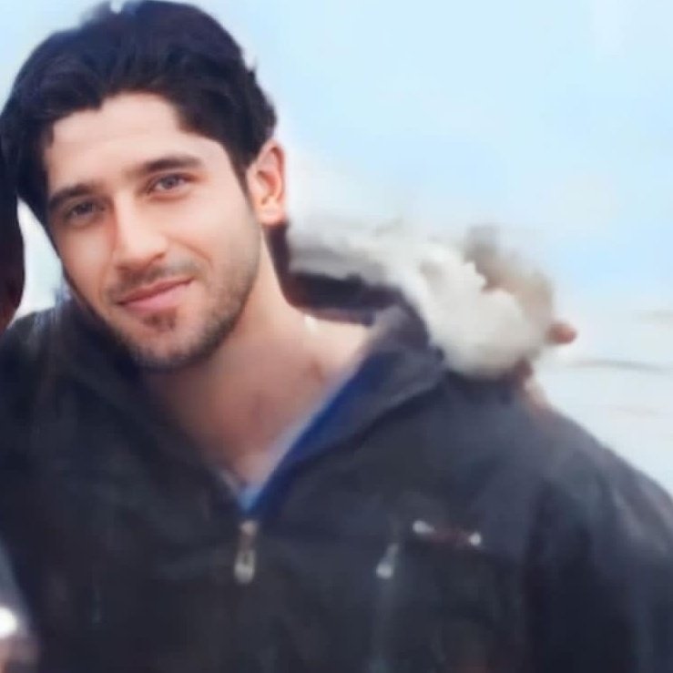 Mojtabapacino's tweet photo. هر عکسی که ازت میاد، دوباره توی ذهن همه‌چی از اول مرور میشه.
اسم مهسا شد رمز انقلاب و اسم تو، سند سقوط وحشی‌ترین دیکتاتوره
#محمد_حسینی 
#مهسا_امینی https://t.co/8BlDDkCImY