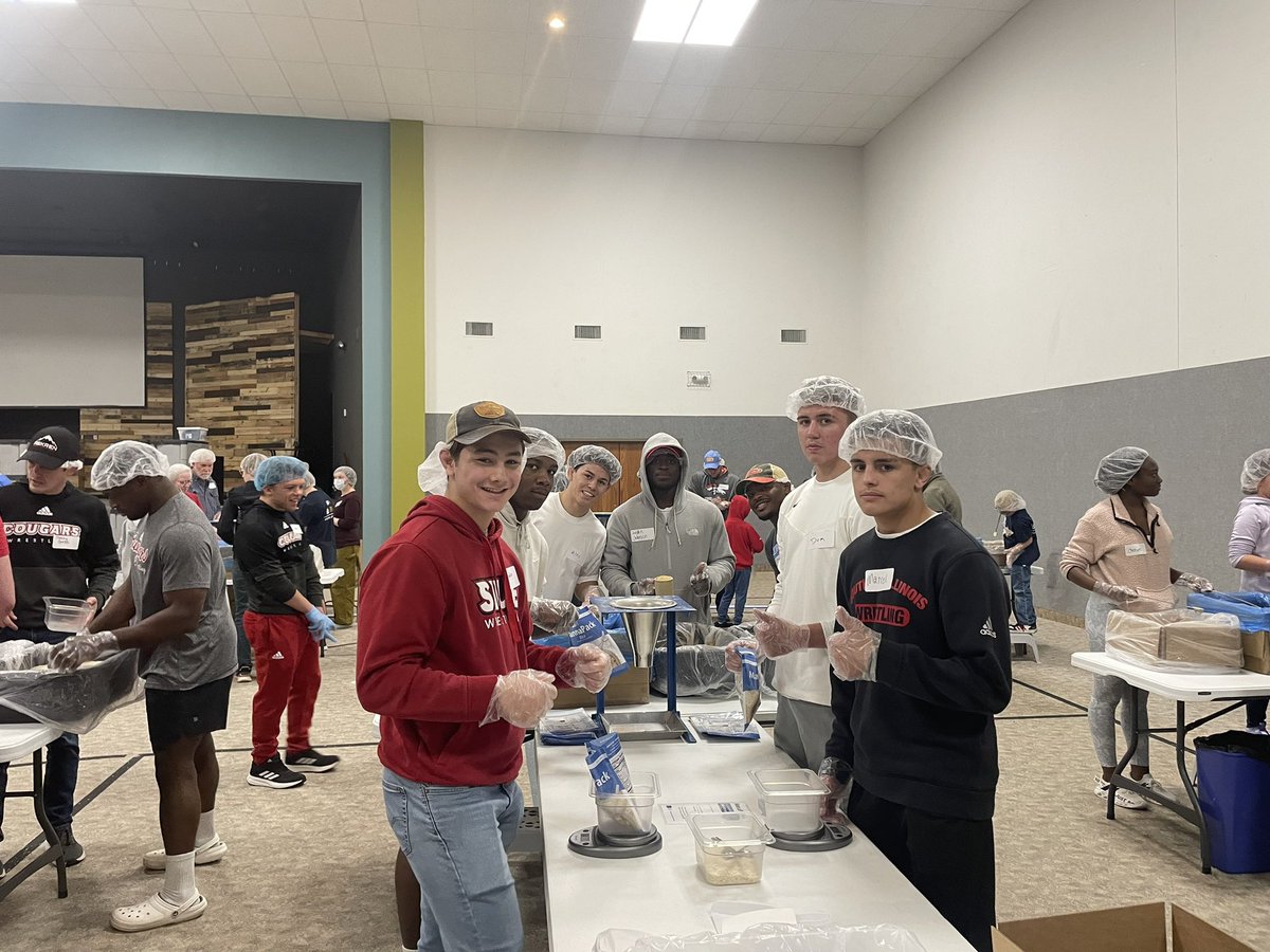 SIUEWrestling's tweet photo. Awesome experience getting to pack meals for children all over the world with @fmsc_org at @LeclaireCC https://t.co/2i2fxeWpvv