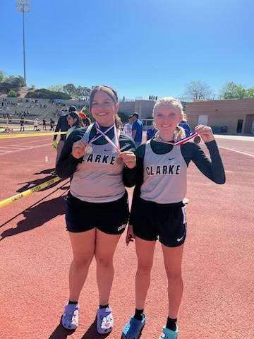 Bonavila_14's tweet photo. Clarke 🤠 winning 🏅 🥈 🥉 today at the #TeamSISD District Track Meet‼️Way to shine Team and Coaches! #GRIT #Ranchlife @ClarkeAthl @dprieto_cms @MAOM_CMS @SpiritClarke https://t.co/pNlJ4BFyZt