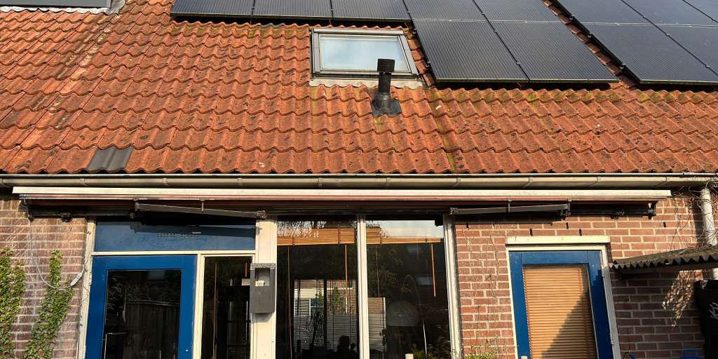 Zonweringen ophangen in Huizen klusaanbieden.nl/klus/17dda344-… #zonwering_rolluiken