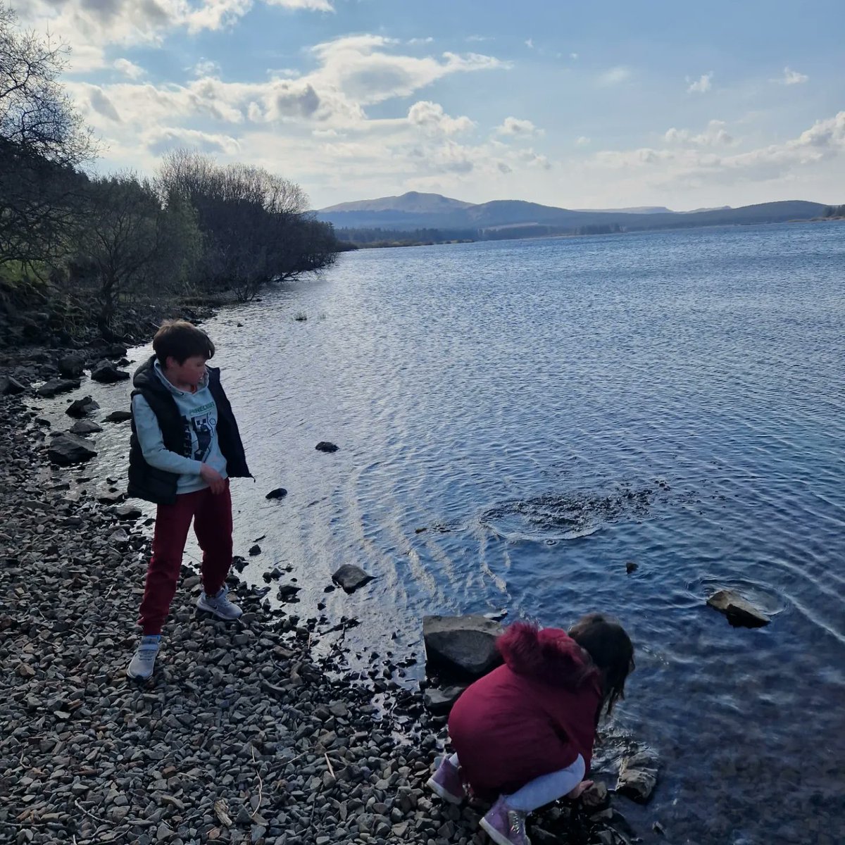 Another trip to the kids' favourite walk. This time to show Auntie Amy the views. The same Auntie Amy that illustrated 'Why am I Here?'. 🥰 

#views #walks #familywalk #familytime #adventures #thegreatoutdoors #goodforthesoul #nature #naturelovers