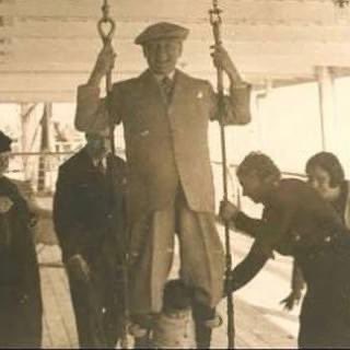 bilio_muydunuz's tweet photo. Hiç büyümeyen içinde her zaman bir çocuk barındıran herkesin 23 Nisan Ulusal egemenlik ve çocuk Bayramı'nı kutluyor, Dünya'nın tek çocuk bayramı olan bu günü bu ülkenin çocuklarına armağan etmiş Mustafa Kemal Atatürk'ü de rahmet, minnet ve saygı ile anıyoruz.
Allah hepimize bu ülkenin geleceğine ışık tutan Mustafa Kemal Atatürk'ün açtığı yolda yürüyen ve dünyaya örnek olup iz bırakacak çocuklar yetiştirmeyi nasib etsin...🇹🇷