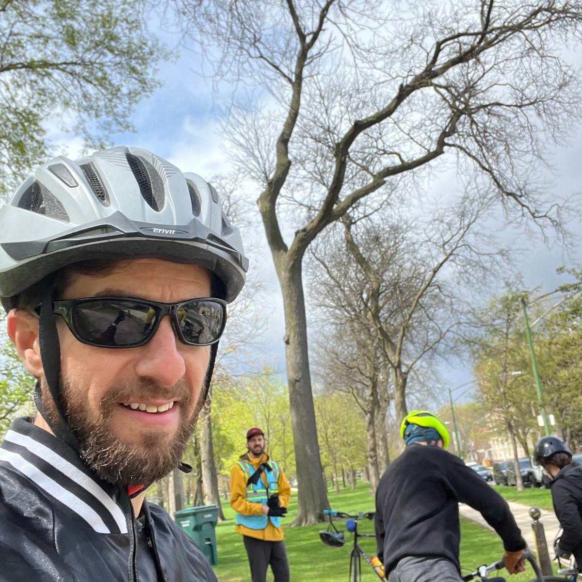jacksonpCTU's tweet photo. Celebrating #GreenSchools #EarthWeek2023 #EarthDayAction #CTUClimateJustice by participating in my first bike bus with @bikegridnow and @CTULocal1 today. Neither hail, rain or corporate intransigence will stop us now! https://t.co/2rUeCvGZxn