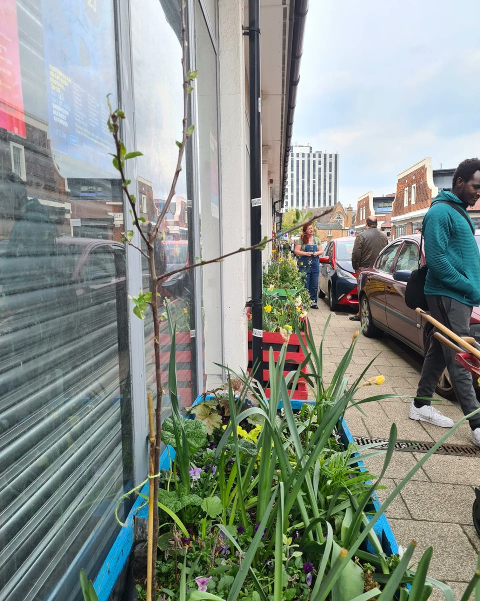 Greenhustlefest's tweet photo. Happy Earth Day humans.. and other beautiful creatures
Loads of new trees and shrubs getting planted at Sneinton Market, Victoria Park and Barker Gate Rest Garden. Plus a few thousand wildflower seeds out via Nottingham Green Guardians 🪱🌱 https://t.co/aU0qh0iOXb
