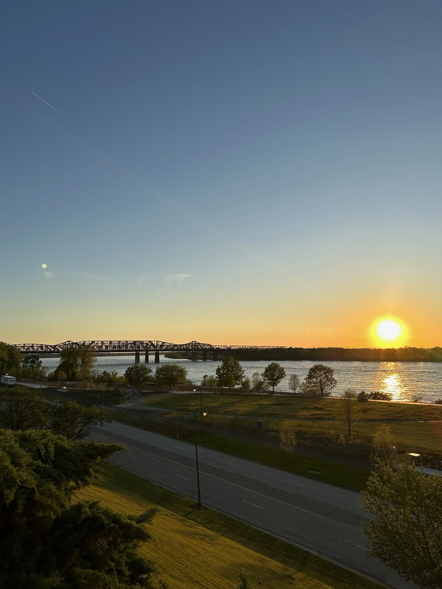 wilsonpr901's tweet photo. Remote work means work from anywhere! Our team is looking forward to spending more time outside on this gorgeous Earth and in our lovely city! Happy Earth Day, everyone!
#PR #publicrelations #digitalmarketing #socialmedia #communicationspro #mediarelations #PRagency #wilsonpr https://t.co/Q64SjPL1ob