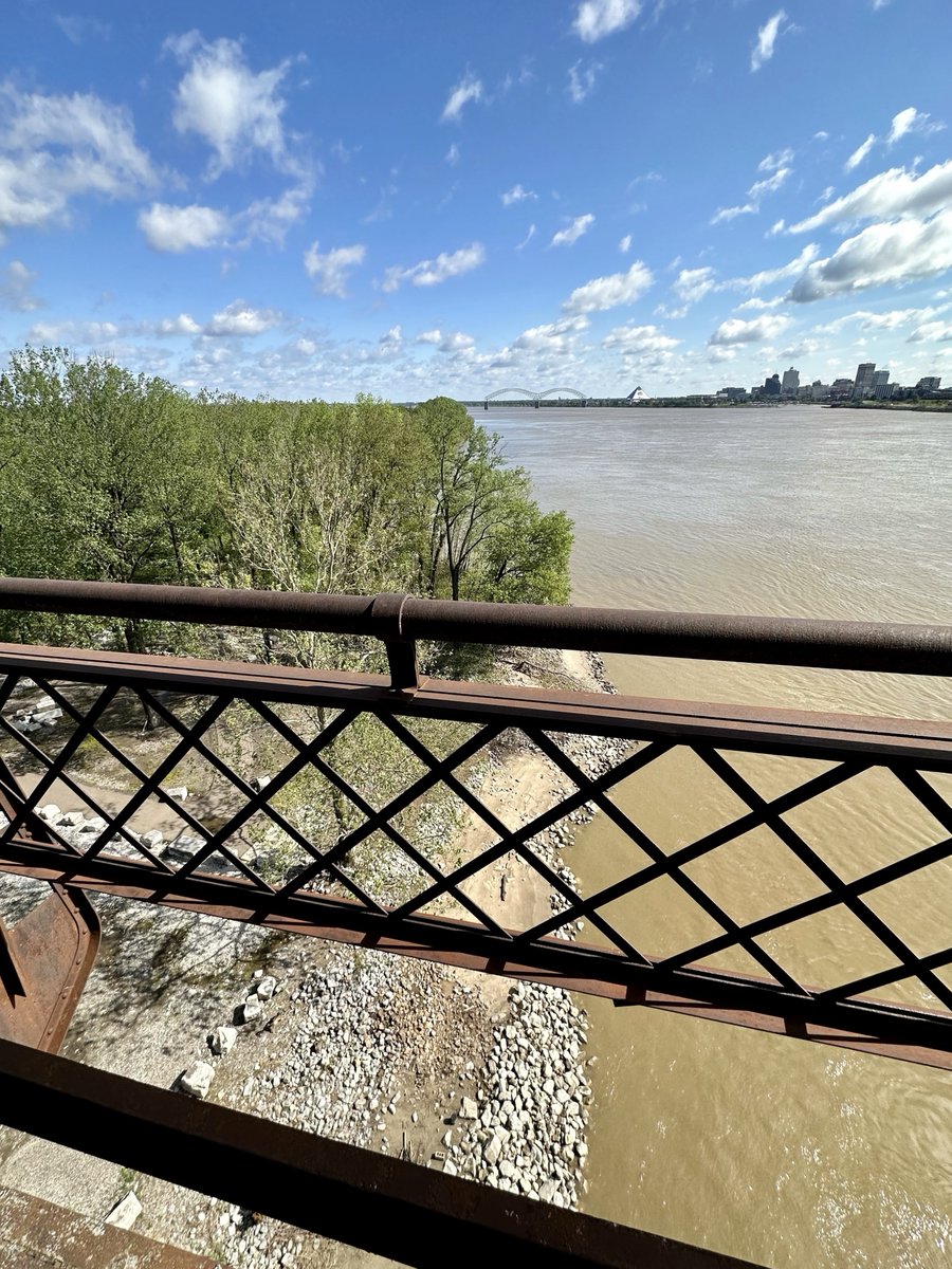 wilsonpr901's tweet photo. Remote work means work from anywhere! Our team is looking forward to spending more time outside on this gorgeous Earth and in our lovely city! Happy Earth Day, everyone!
#PR #publicrelations #digitalmarketing #socialmedia #communicationspro #mediarelations #PRagency #wilsonpr https://t.co/Q64SjPL1ob